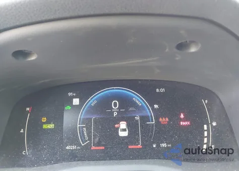 2025 Toyota Camry Le z USA, uszkodzony, nr VIN 4T1DAACK2SU037740